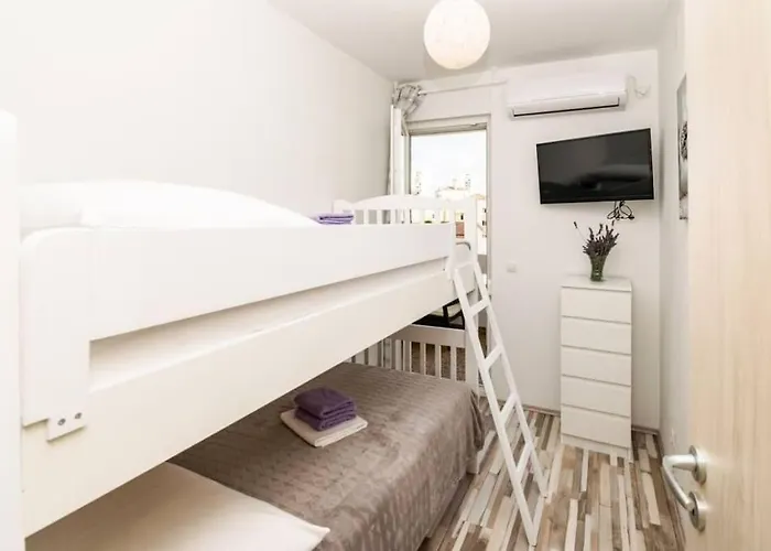 Lux Group Escape * Split