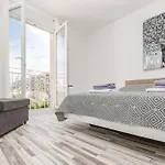 Lux Group Escape *