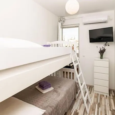 Lux Group Escape * Split