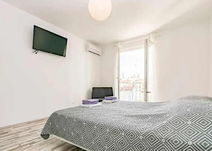 Lux Group Escape 스플리트