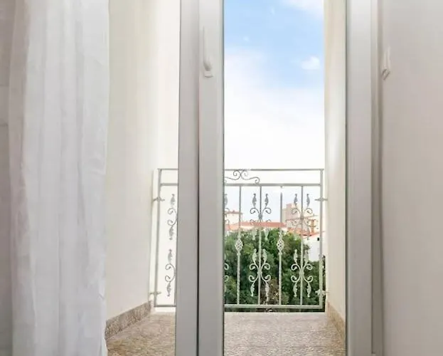 Lux Group Escape 스플리트